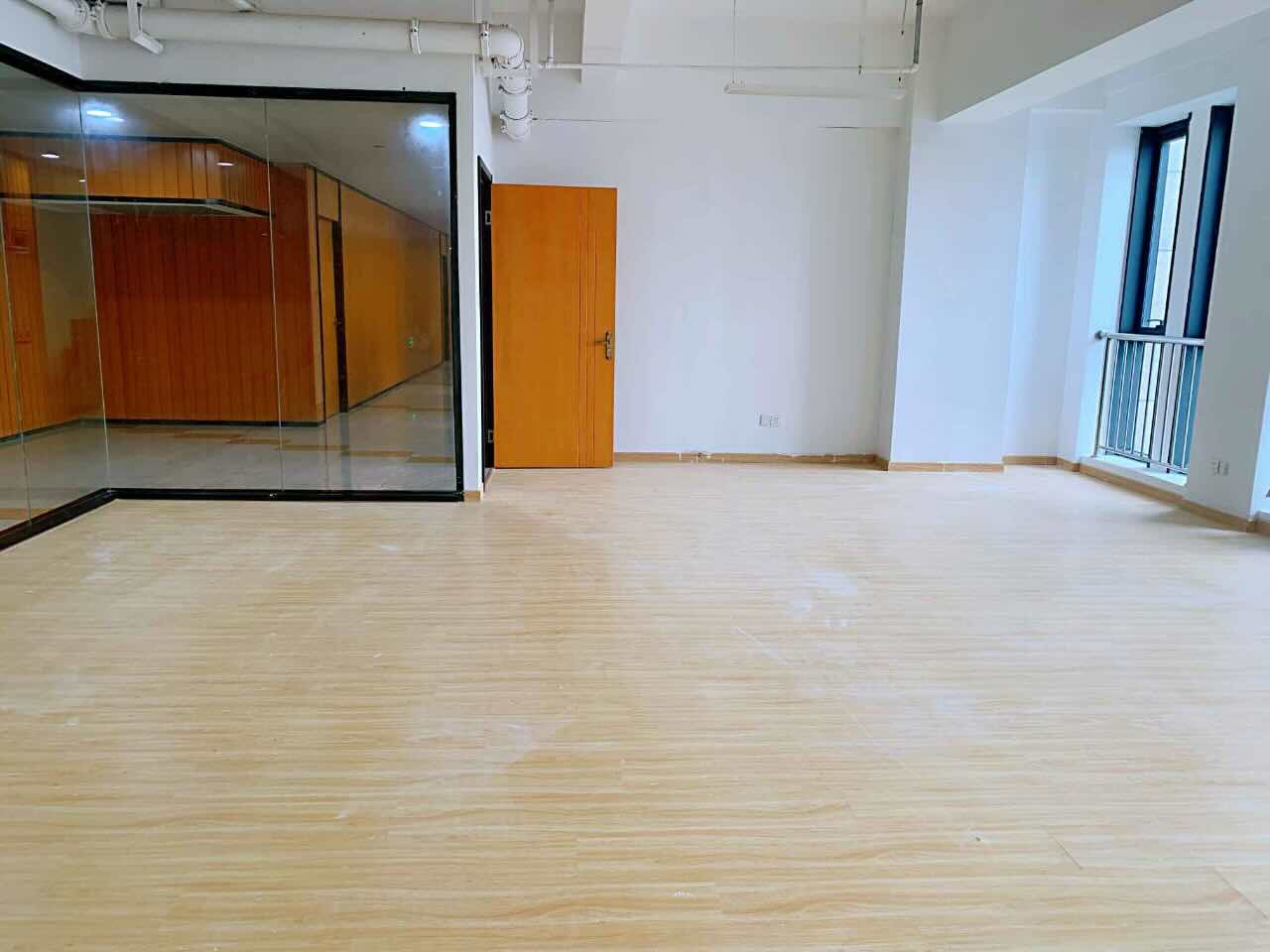 欧银集心大楼97平米办公室出租_2.70元/m²/天