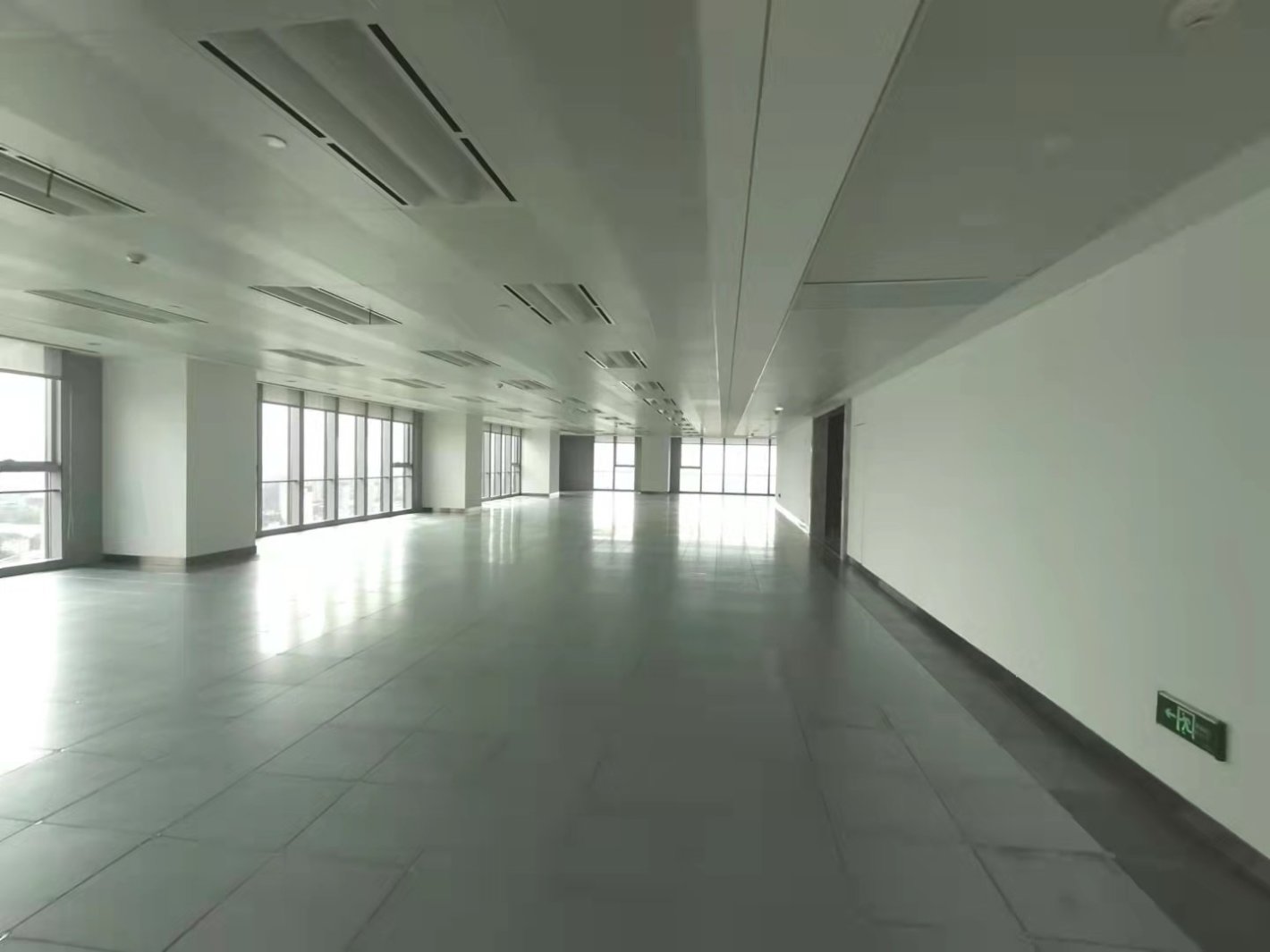 环球港普陀 环球港 2200平米 简装修