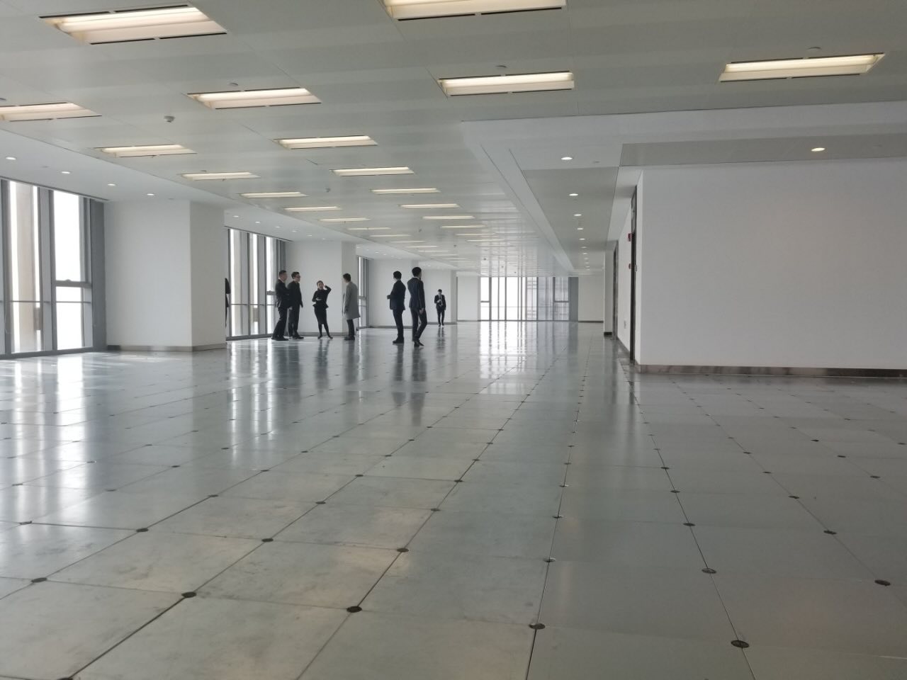 环球港长风生态商务区 环球港 2300平米 精装修出租