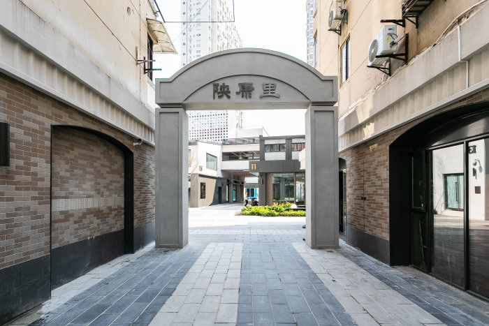 越界陕康里
