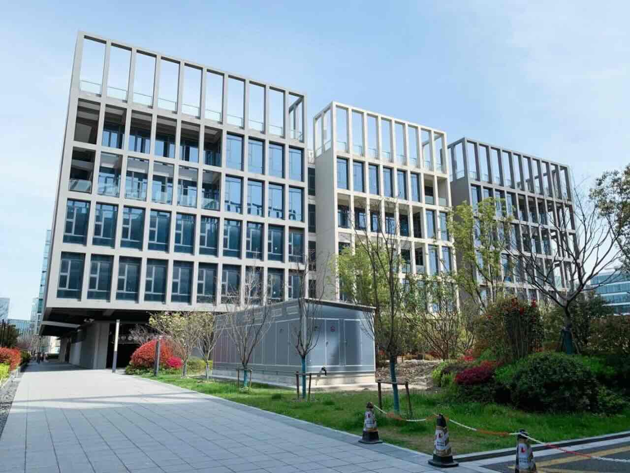 丰隆虹桥中心596平米办公室出租_3.58元/m²/天