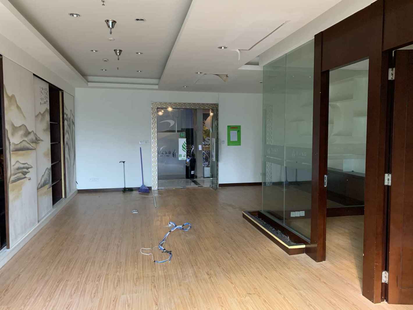 徐汇 越界·明园商务中心 100平米 中等装修
