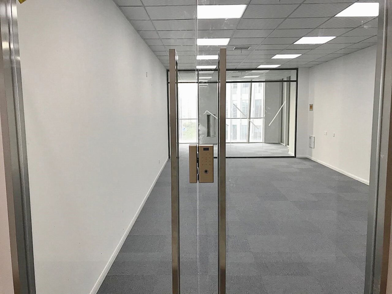 虹桥协信中心236平米办公室出租_3.70元/m²/天