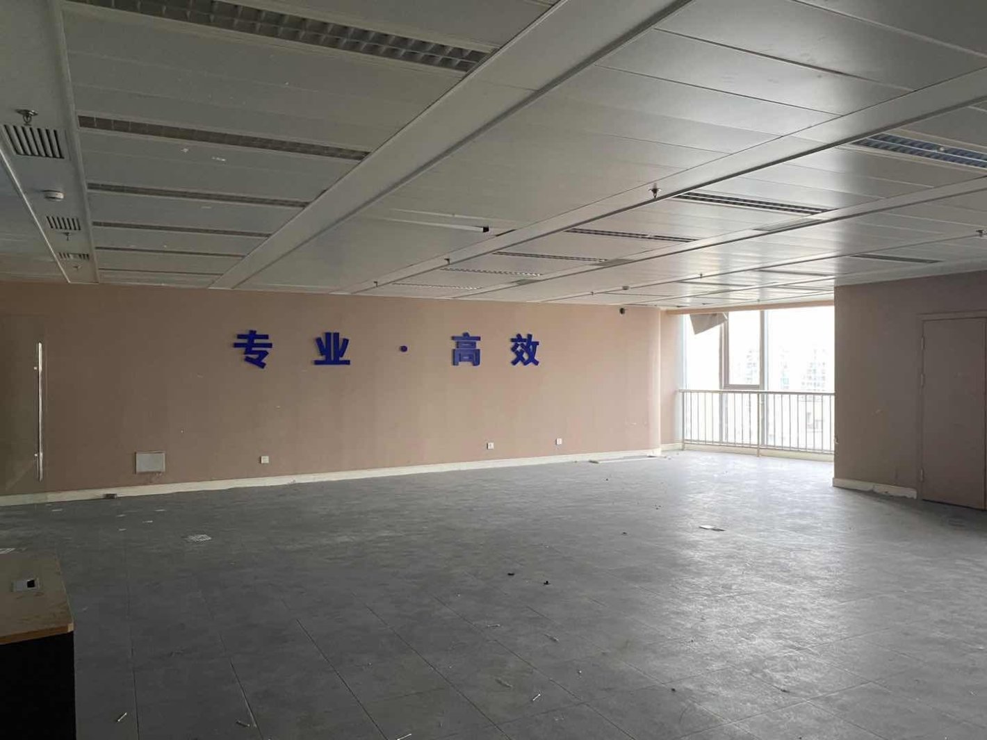 绿洲中环中心174平米办公室出租_3.40元/m²/天