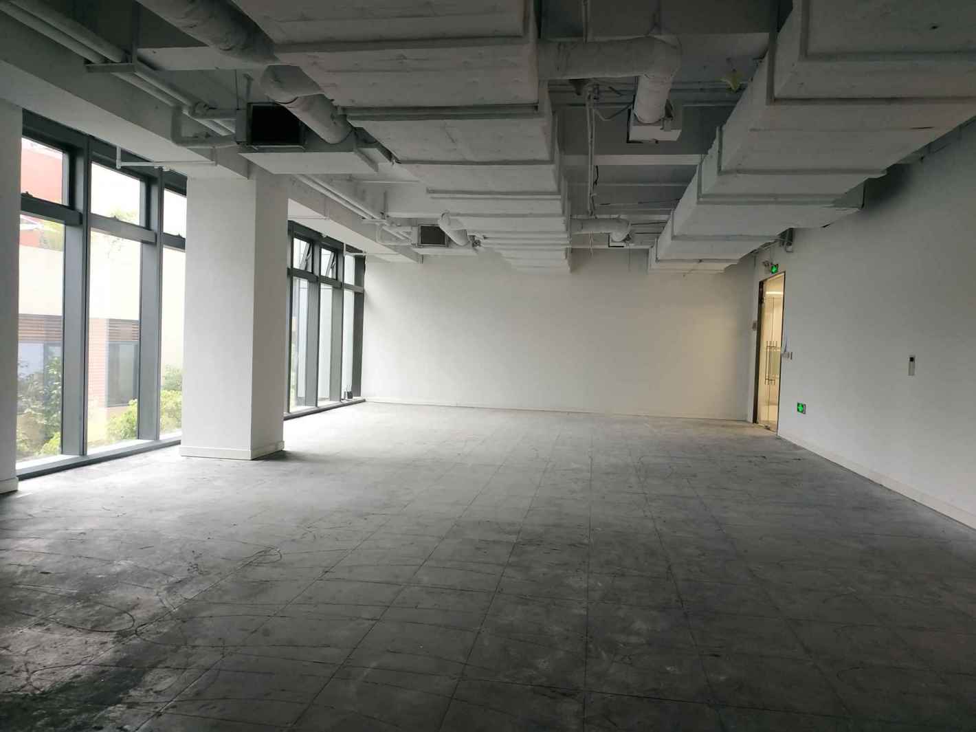 虹桥天地241平米办公室出租_7.50元/m²/天