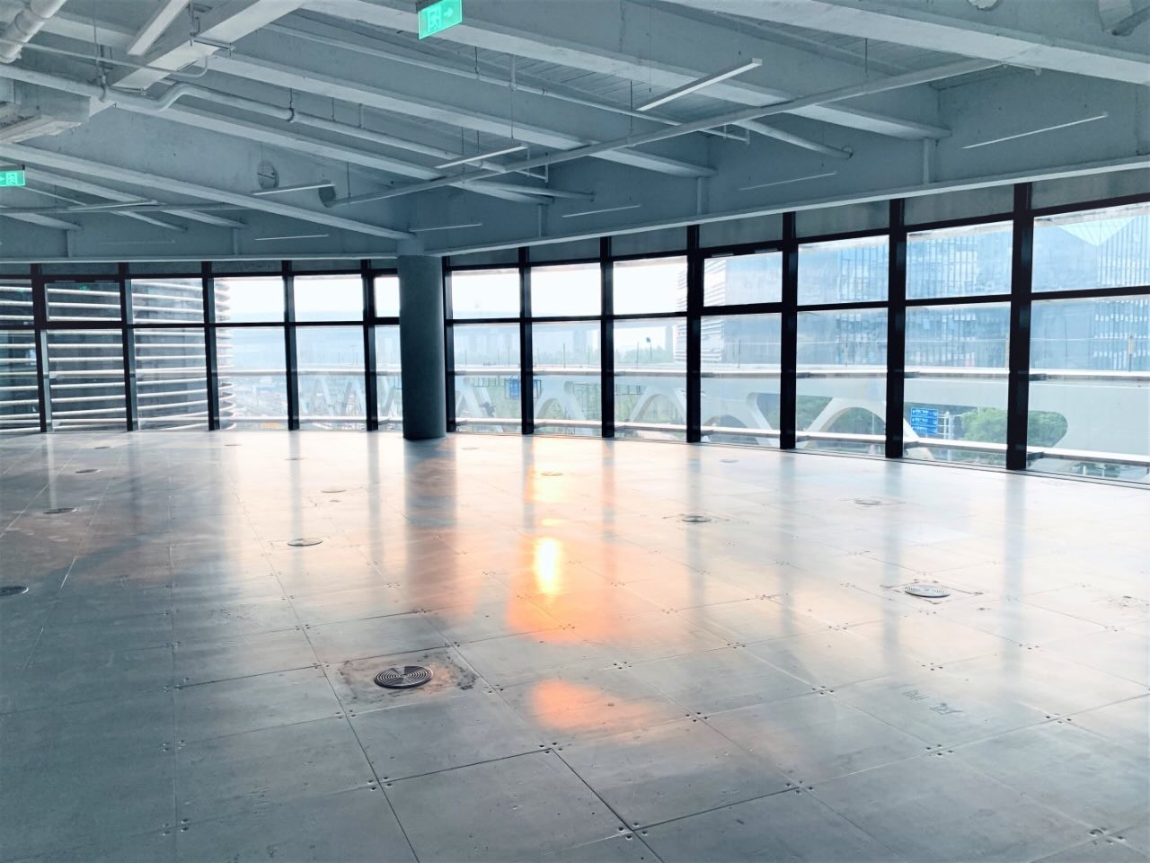 诺亚财富中心（虹桥新地中心）长宁 诺亚财富中心（虹桥新地中心） 233平米 简装修