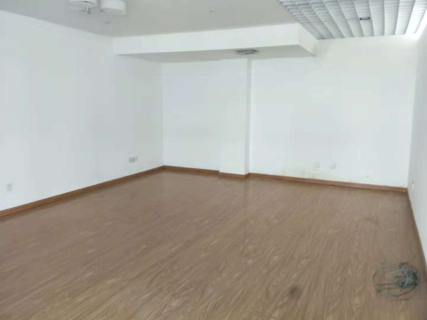 飞乐大厦330平米办公室出租_3.20元/m²/天