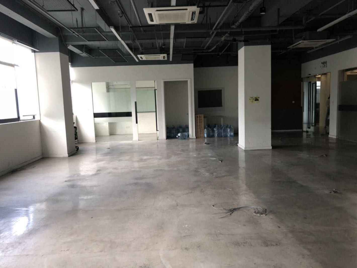 新建商务大厦182平米办公室出租_4.00元/m²/天