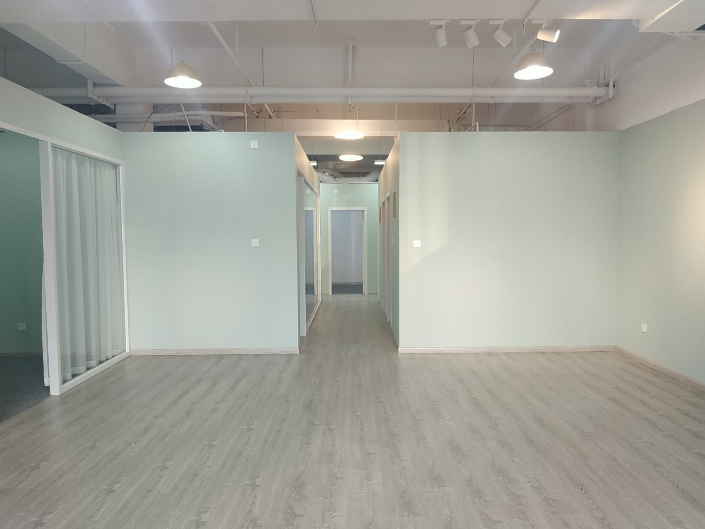 芳华德必运动LOFT世纪公园 芳华德必运动LOFT 188.7平米 中等装修