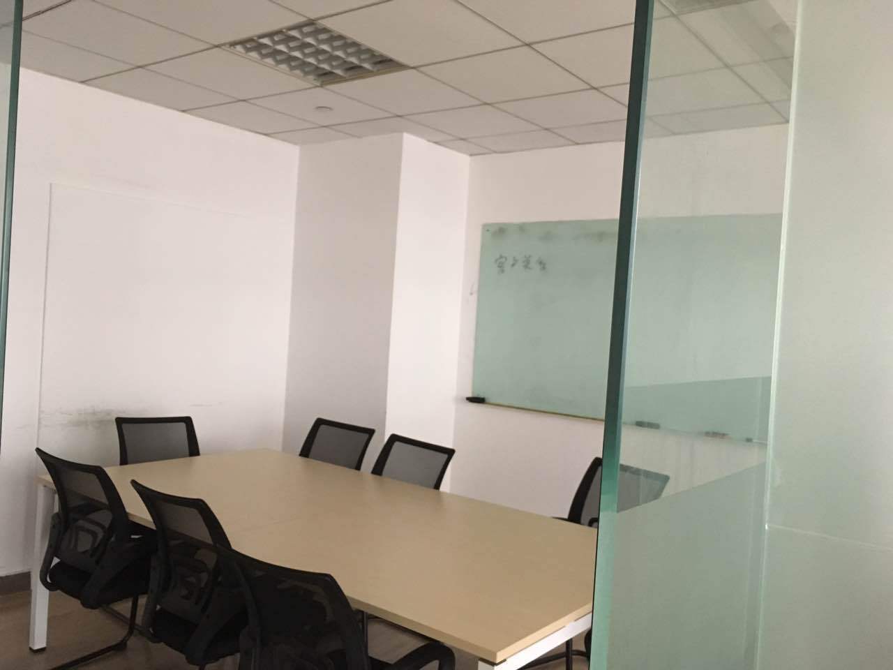 港陆黄浦中心246平米办公室出租_3.00元/m&sup2;/天