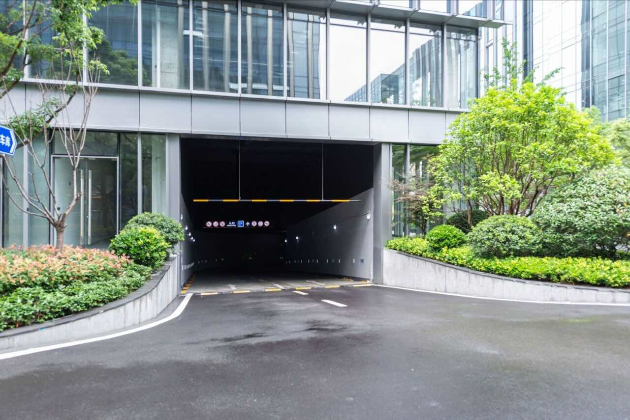 虹桥中骏广场