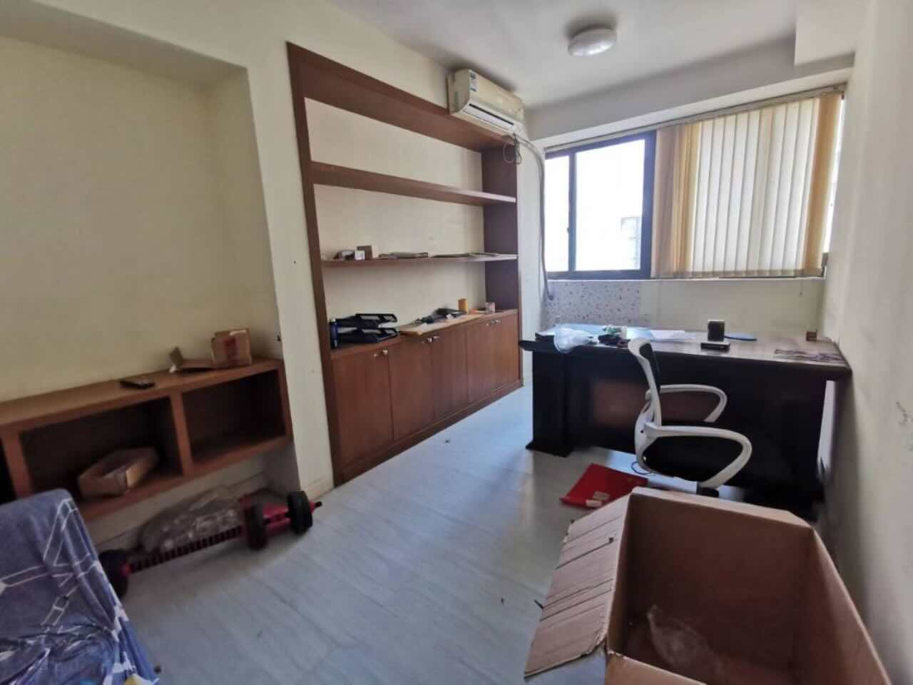 贵人大厦商务楼76平米办公室出租_2.30元/m²/天