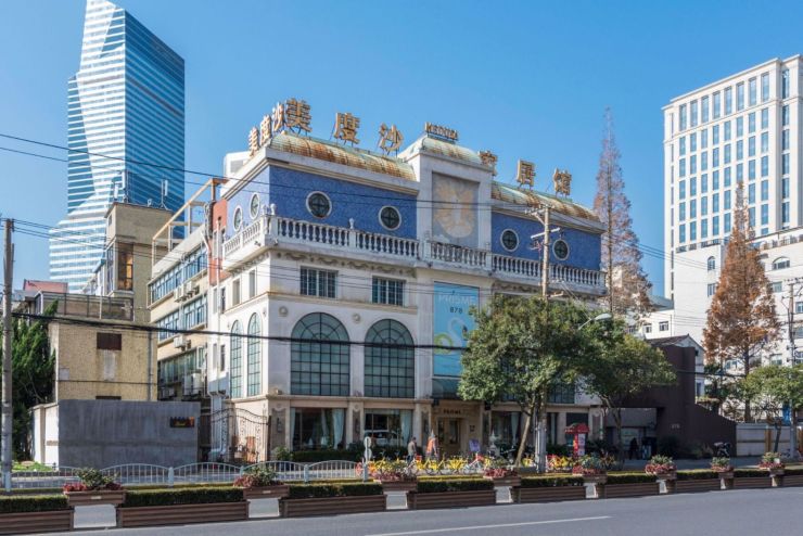 上海贵冠商务中心写字楼是哪个物业公司，物业费怎么收？