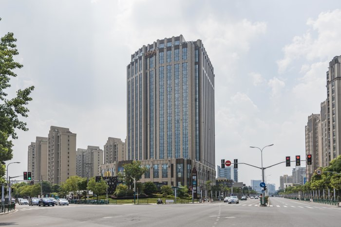 上海古北1699商业广场写字楼地址，附近那些地铁站？