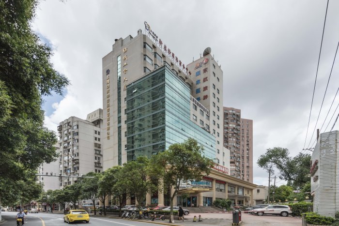 上海新东纺国际商务中心写字楼租金多少钱，停车费怎么收？
