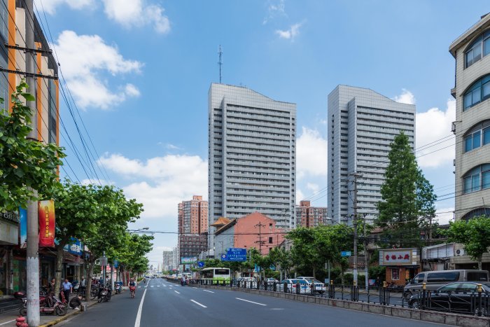 中友大厦写字楼：普陀曹杨路的商务新焦点